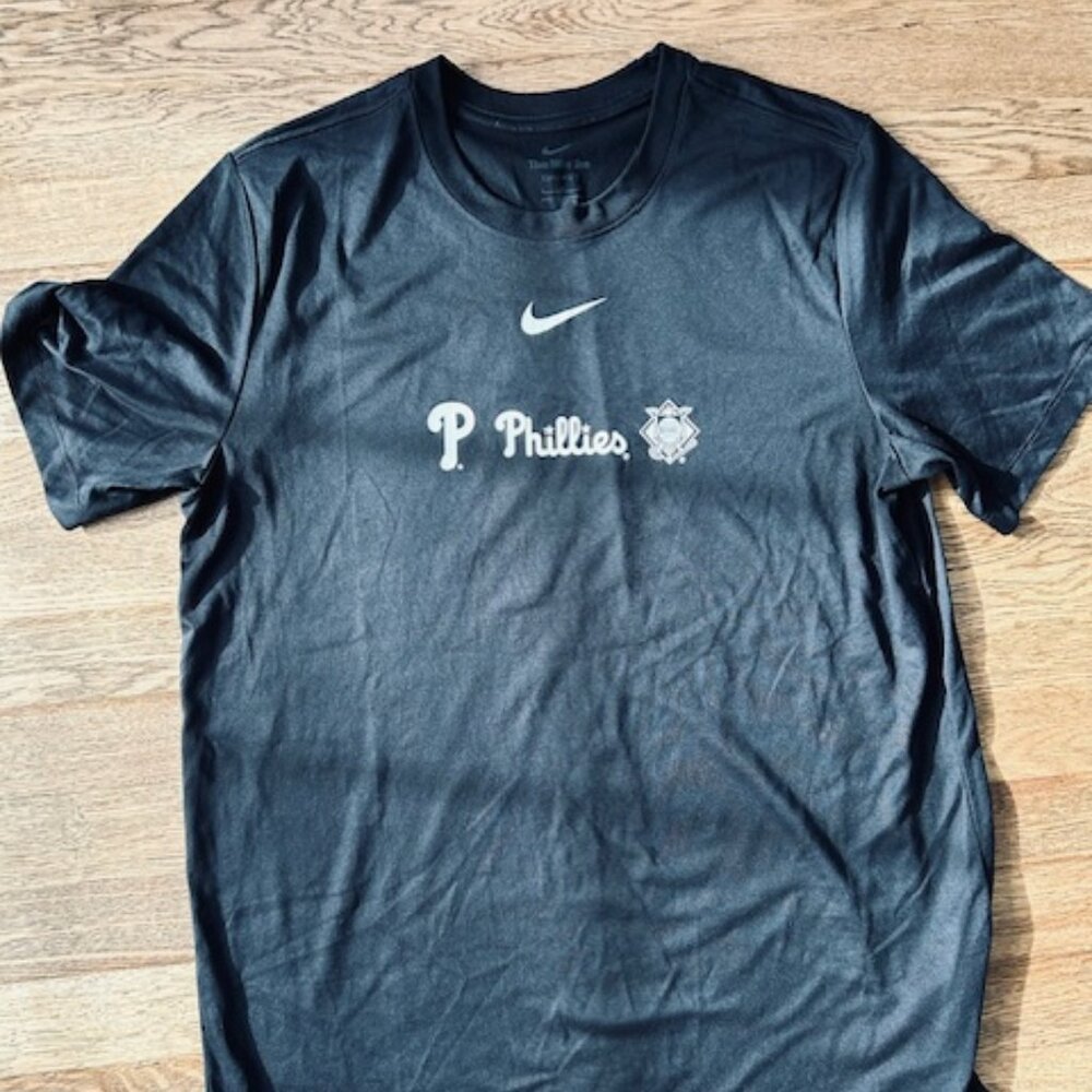 EUC Black Nike Phillies T-Shirt - Large